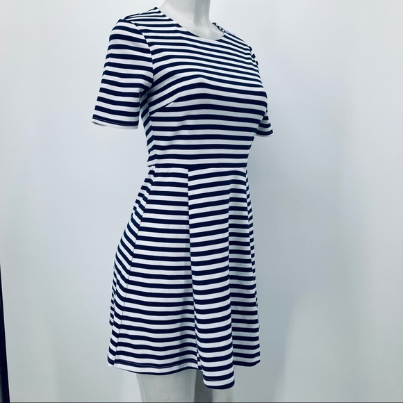 ❤️🔥 (5/20) Divided By H&M Women’s Short Sleeve Slip On Striped Dress Size 6 - Picture 3 of 7